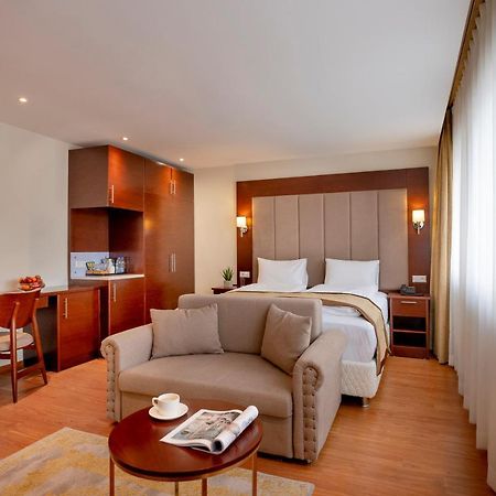 Palast Hotel Hürth Екстериор снимка