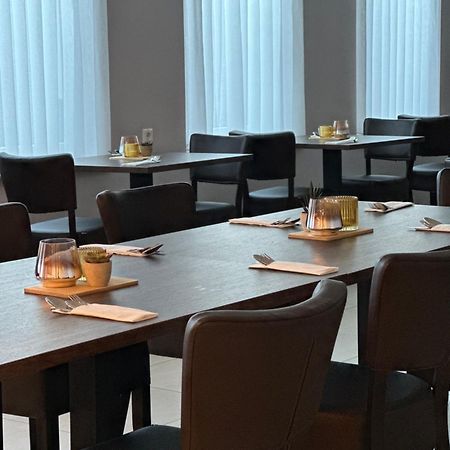 Palast Hotel Hürth Екстериор снимка