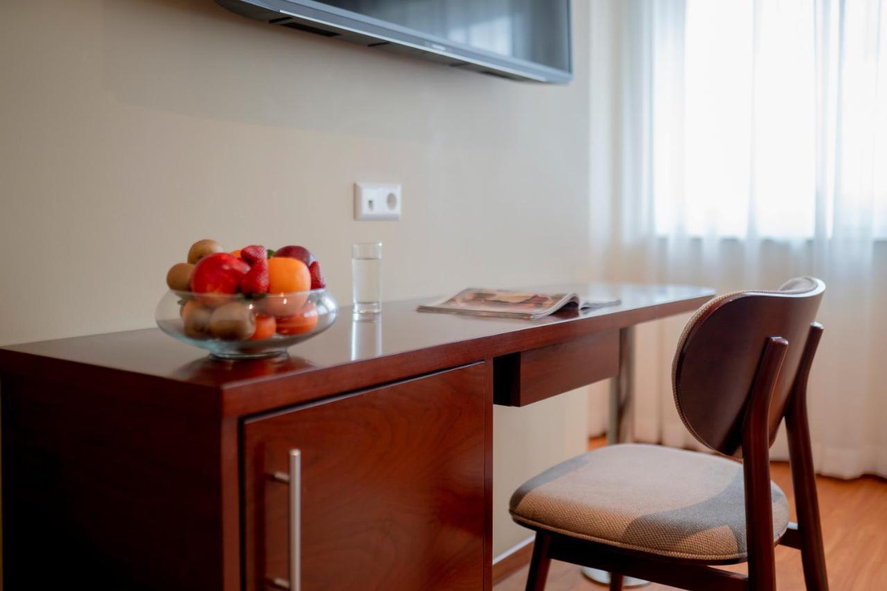 Palast Hotel Hürth Екстериор снимка