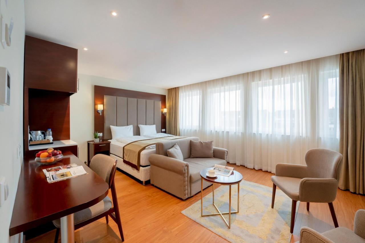 Palast Hotel Hürth Екстериор снимка
