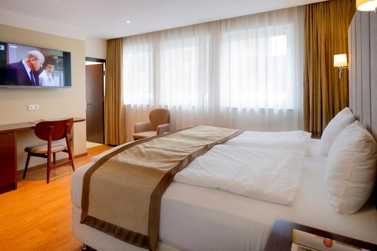 Palast Hotel Hürth Екстериор снимка