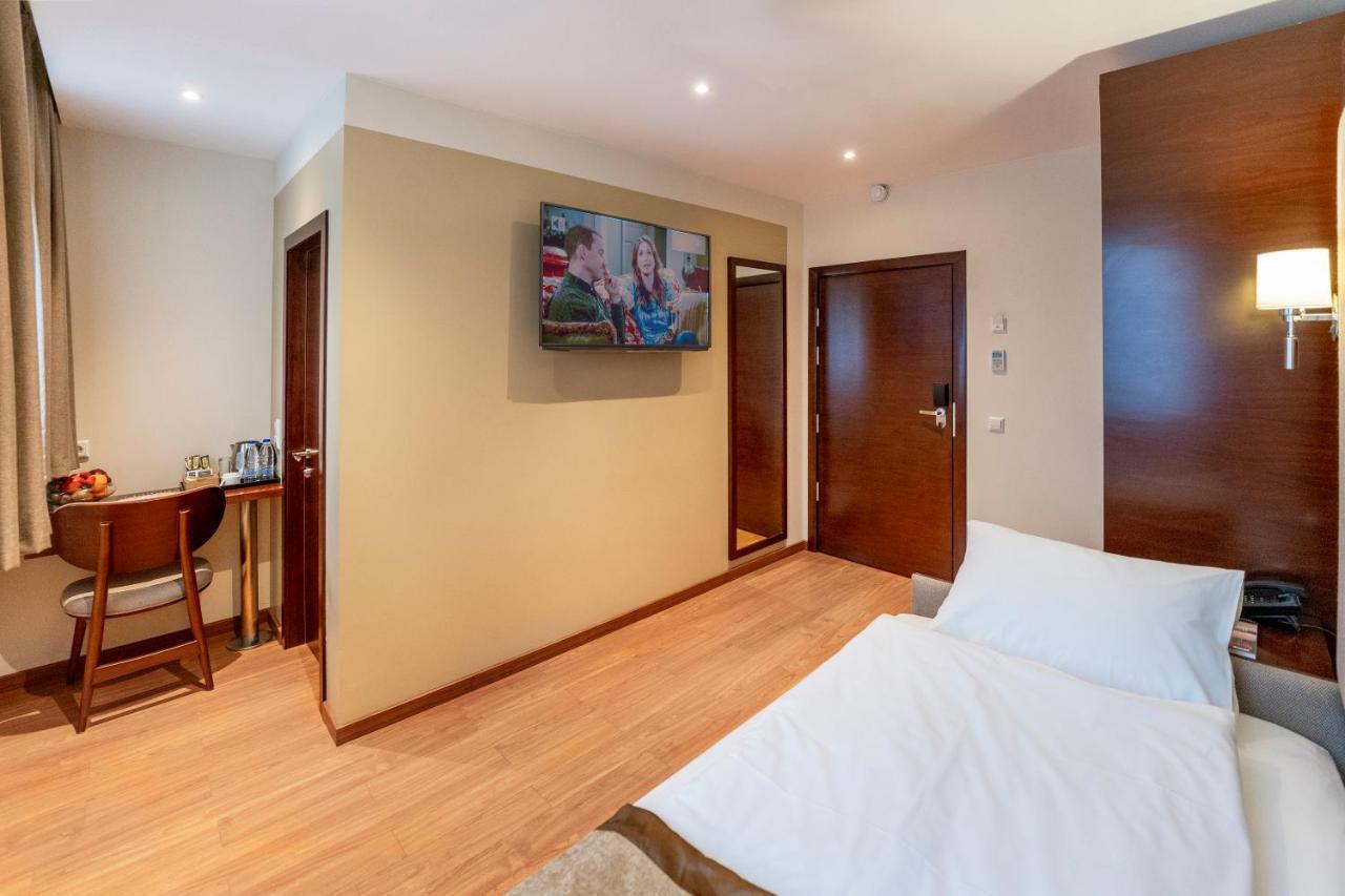 Palast Hotel Hürth Екстериор снимка