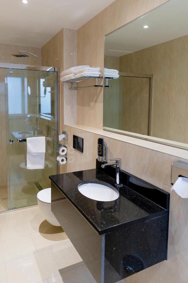 Palast Hotel Hürth Екстериор снимка