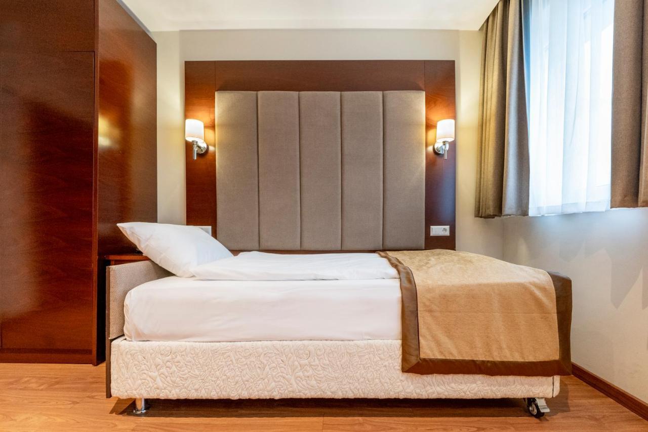 Palast Hotel Hürth Екстериор снимка