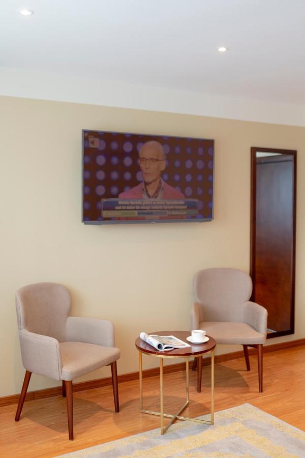 Palast Hotel Hürth Екстериор снимка